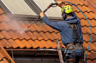 Démoussage et hydrofuge de toiture à Aiguines